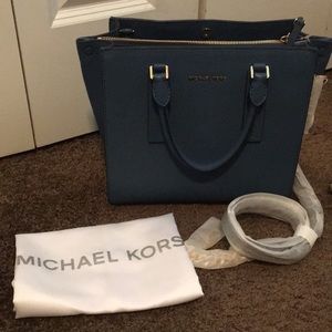 michael kors alessa satchel